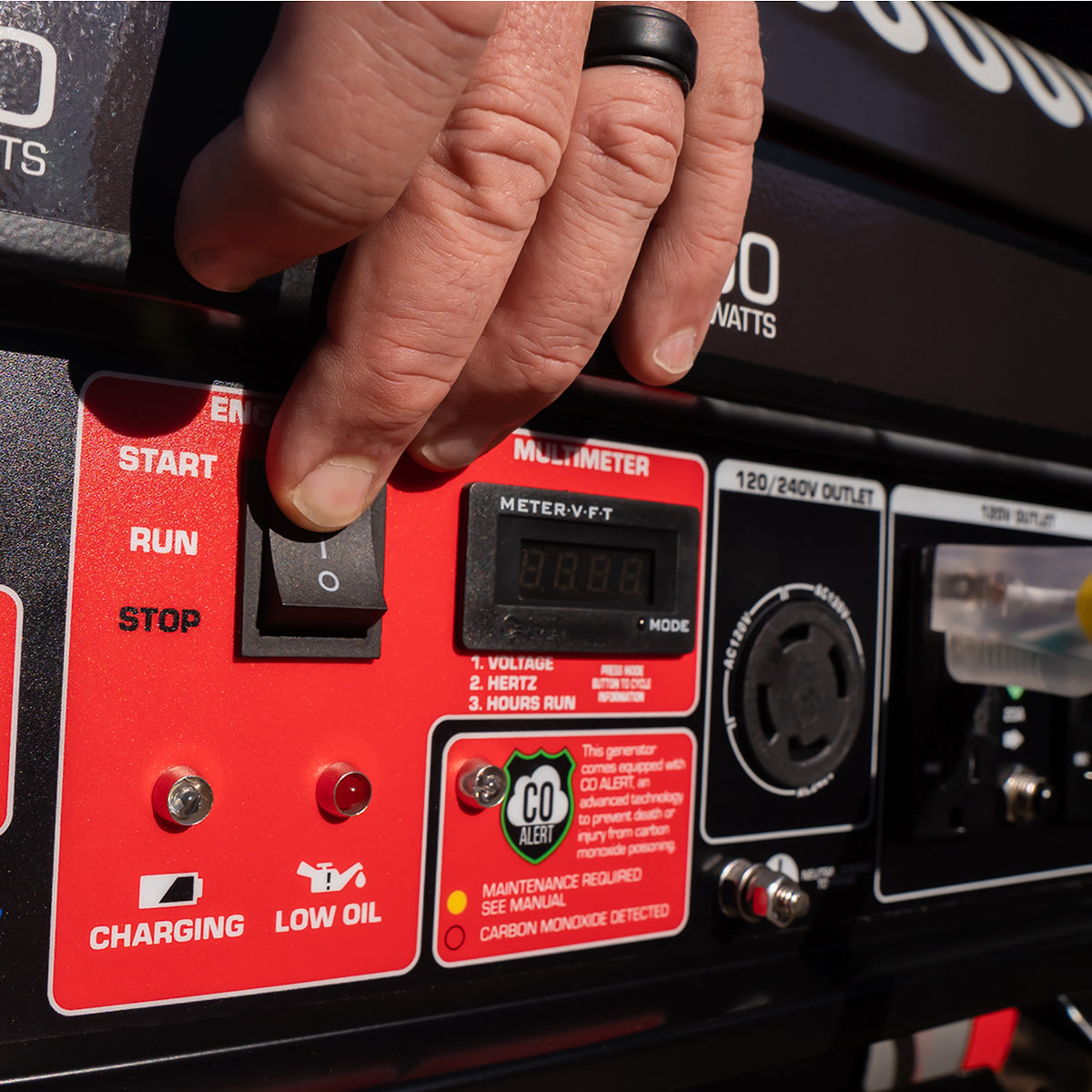 DuroStar DS5000DX 5,000W/4,000W 224cc Electric Start Dual Fuel Portable Generator w/ CO Alert